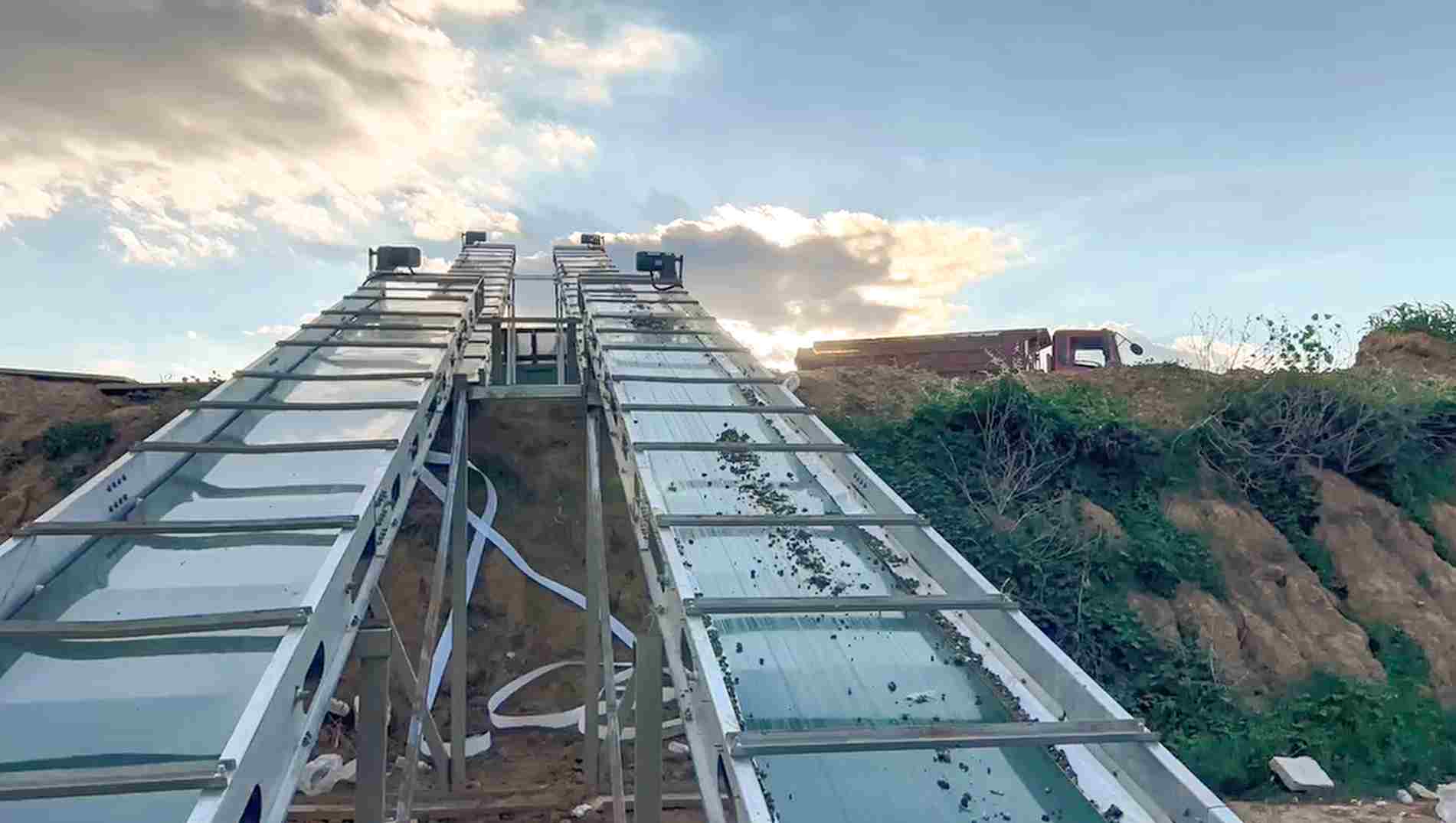 Automatic manure belts